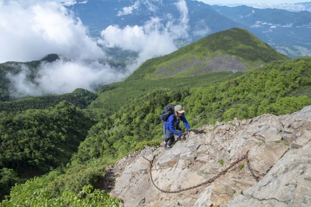 岩場・鎖場の歩き方を学ぶ登山 | 広島県