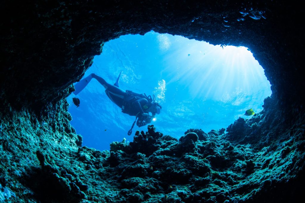 【GoToトラベルキャンペーン】ボートで行く！青の洞窟体験ダイビング／マリントリップ沖縄