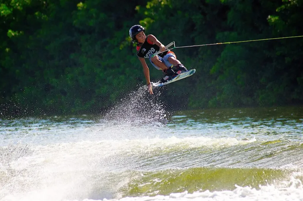 山中湖でウェイクボード初心者体験スクール／HAKUTAKA MARINE WAKEBOARD SCHOOL